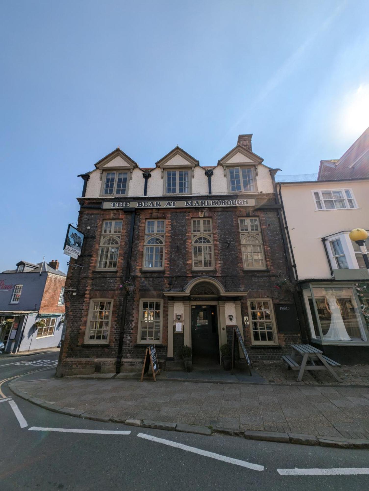 Hotel The Bear Marlborough Exterior foto